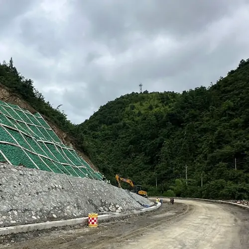 陕西陕煤黄陵矿业有限公司黄陵露天煤矿边坡复绿现场实拍